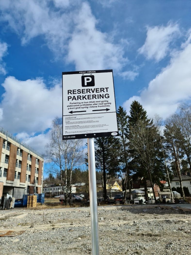 Reservert parkeringsskilt ved borrettslag