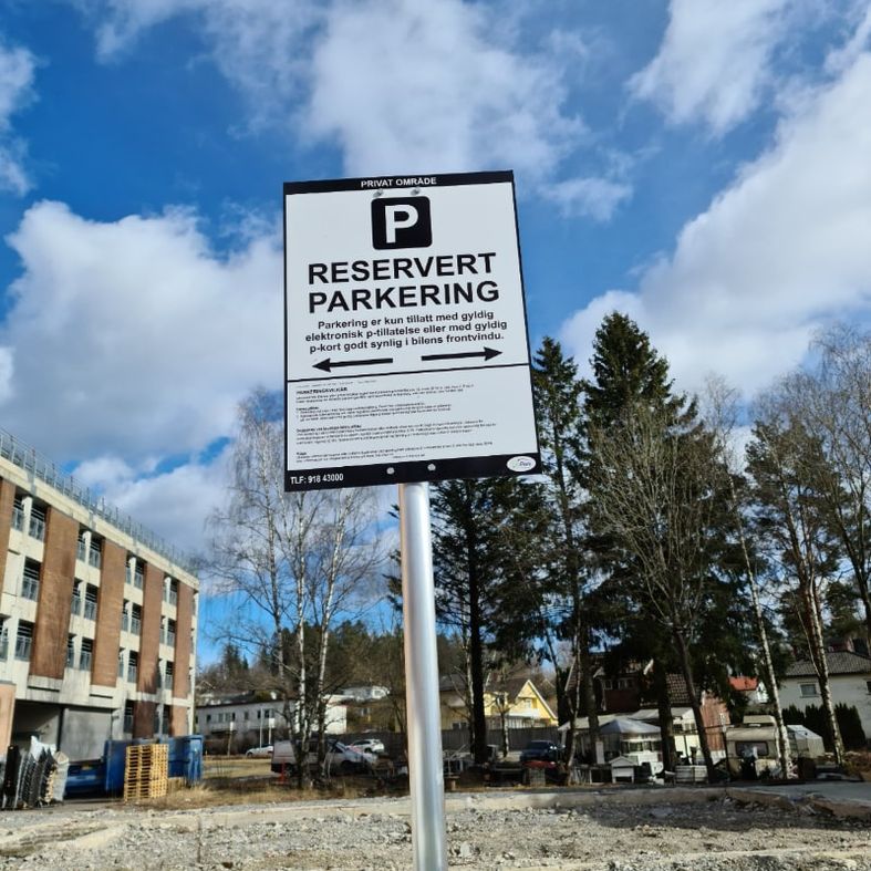 Reservert parkeringsskilt ved borrettslag