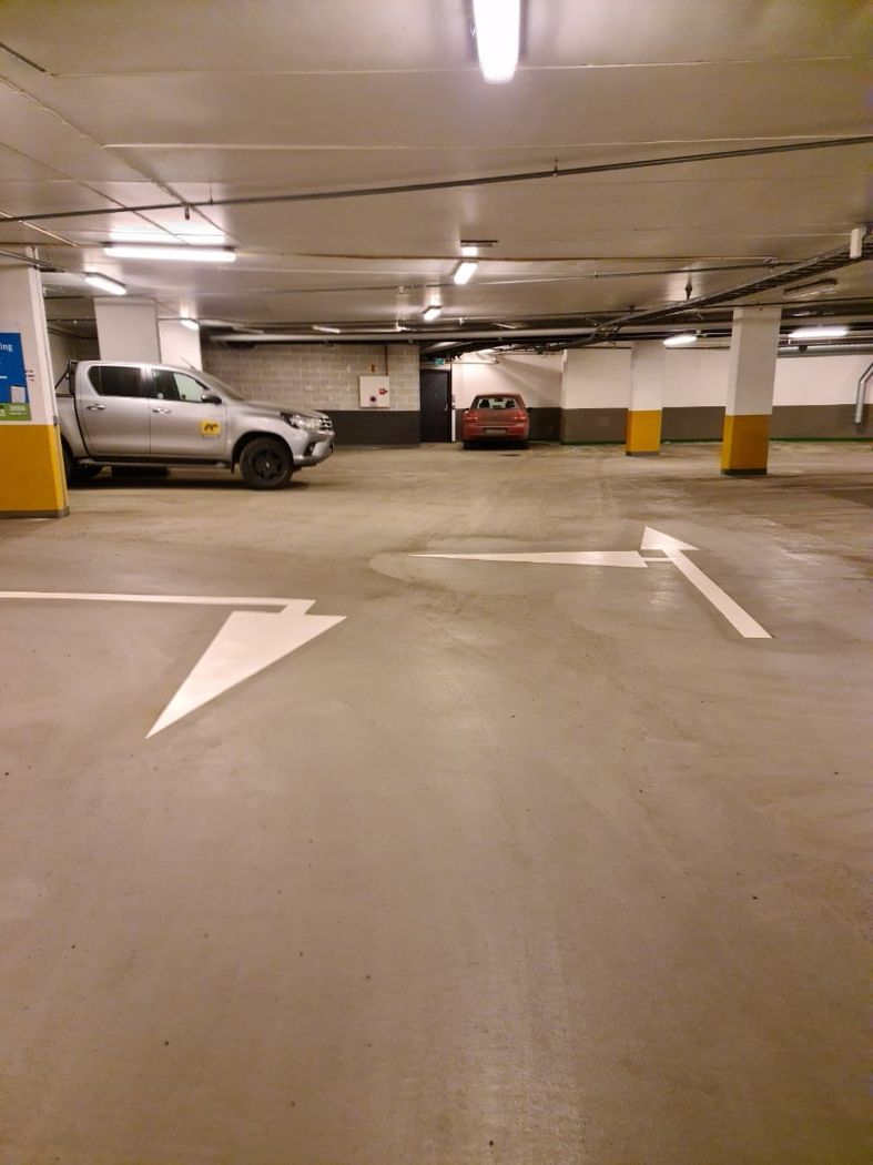 Retningsmarkering i parkeringshus
