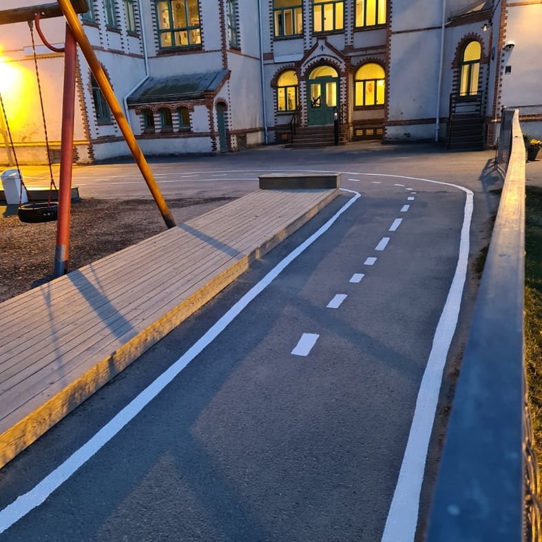 Veibane på lekeplass ved skole